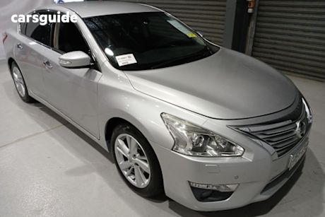 Silver 2015 Nissan Altima Sedan ST-L