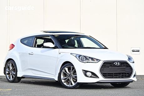 White 2017 Hyundai Veloster Coupe SR Turbo