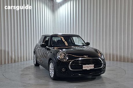 Black 2021 Mini Cooper Hatchback Classic 3D Hatch