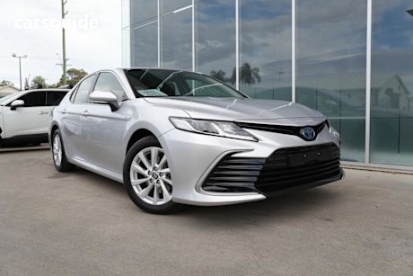 Silver 2022 Toyota Camry Sedan Hybrid