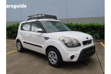 White 2012 Kia Soul Hatch F