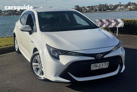 White 2019 Toyota Corolla Hatchback Ascent Sport (hybrid)