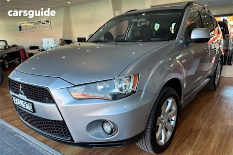Silver 2011 Mitsubishi Outlander Wagon VR