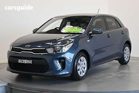 Blue 2017 Kia RIO Hatchback S