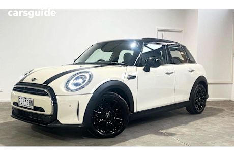 White 2021 Mini Cooper Hatchback Classic 5D Hatch