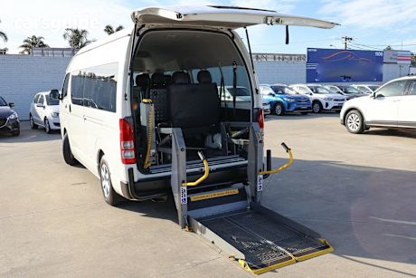 White 2018 Toyota Hiace Bus Commuter (12 Seats)