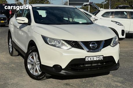 White 2015 Nissan Qashqai Wagon ST (4X2)