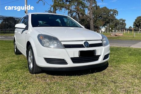 White 2005 Holden Astra Hatchback CDX