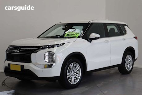 White 2022 Mitsubishi Outlander Wagon ES 7 Seat (2WD)
