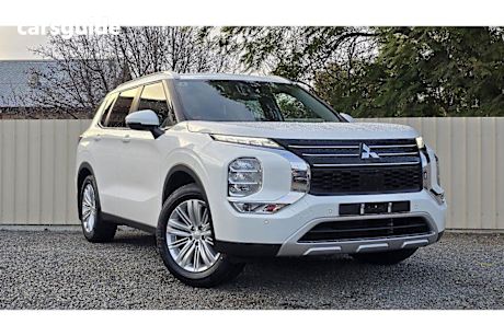 White 2022 Mitsubishi Outlander SUV LS 4X4