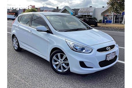 White 2018 Hyundai Accent Hatchback Sport