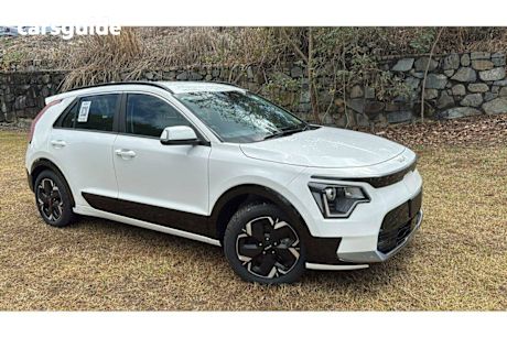 White 2023 Kia Niro Wagon EV S