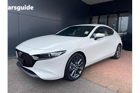White 2025 Mazda 3 Hatchback G20 Evolve