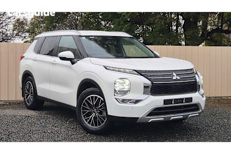 White 2022 Mitsubishi Outlander SUV LS 4X4
