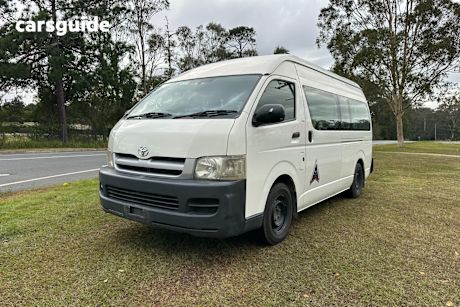 White 2007 Toyota Hiace Bus Commuter