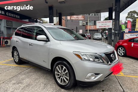 Silver 2015 Nissan Pathfinder Wagon ST Hybrid (4X2)