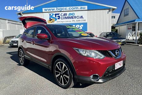 Red 2015 Nissan Qashqai Hatch TI