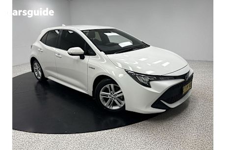 White 2020 Toyota Corolla Hatchback Ascent Sport (hybrid)