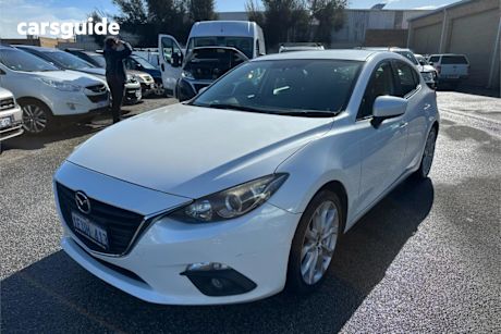 White 2015 Mazda 3 Hatchback SP25