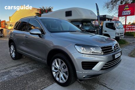 Silver 2016 Volkswagen Touareg Wagon V6 TDI