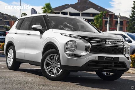 Silver 2024 Mitsubishi Outlander SUV ES F