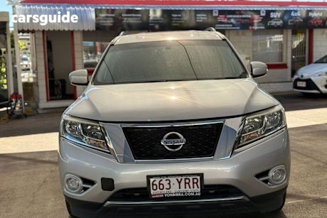 Silver 2016 Nissan Pathfinder Wagon