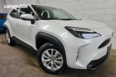 White 2022 Toyota Yaris Cross Wagon