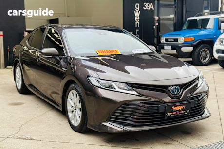 Brown 2018 Toyota Camry Sedan Ascent (hybrid)