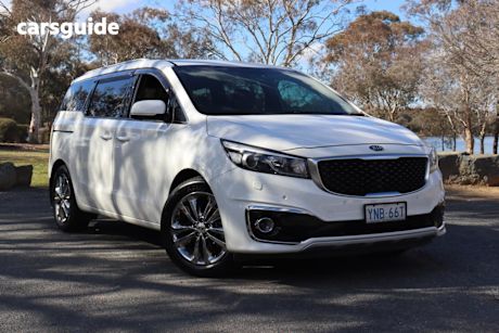 White 2018 Kia Carnival Wagon Platinum