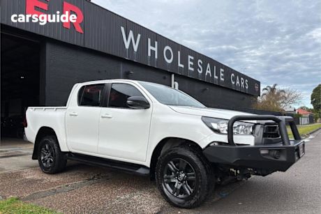 White 2023 Toyota Hilux Ute Tray SR Double Cab