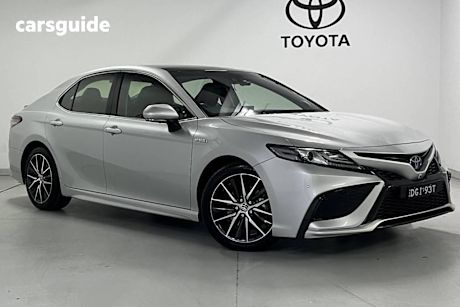 Silver 2022 Toyota Camry Sedan Hybrid