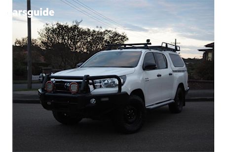 White 2020 Toyota Hilux Double Cab Pick Up SR (4X4)