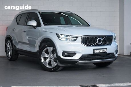 Silver 2020 Volvo XC40 SUV T4 MOMENTUM F