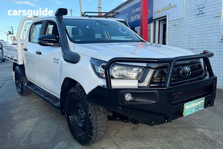 White 2020 Toyota Hilux Double Cab Pick Up SR (4X4)