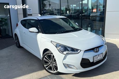 White 2015 Hyundai Veloster Coupe