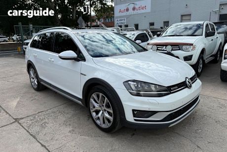 White 2017 Volkswagen Golf Wagon Alltrack 132 TSI
