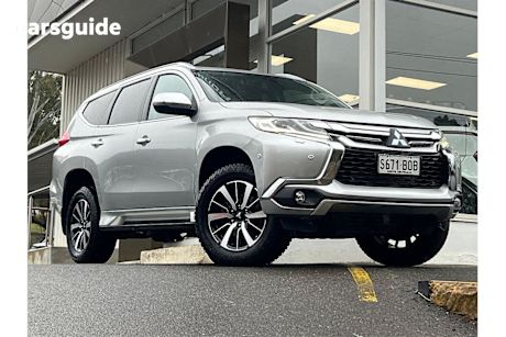Silver 2017 Mitsubishi Pajero Sport SUV EXCEED 4X4