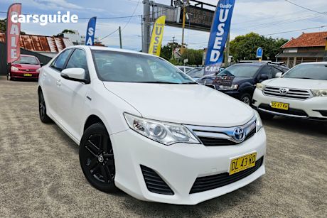 White 2014 Toyota Camry Sedan Hybrid H