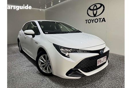 White 2024 Toyota Corolla Hatch ASCENT SPORT HYBRID F