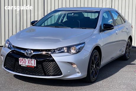 Silver 2017 Toyota Camry Sedan Atara S