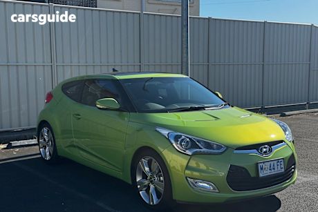 Green 2014 Hyundai Veloster Coupe +