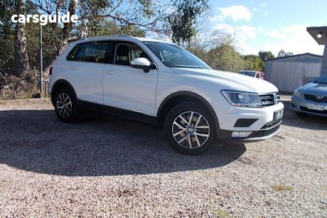 White 2017 Volkswagen Tiguan Wagon 132 TSI Comfortline