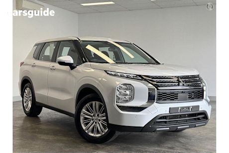 White 2022 Mitsubishi Outlander SUV ES F
