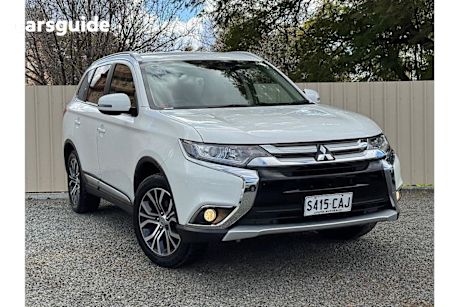 White 2018 Mitsubishi Outlander SUV LS 4X4
