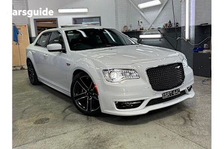 White 2015 Chrysler 300 Sedan SRT R