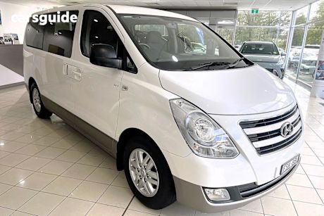 White 2016 Hyundai Imax Wagon