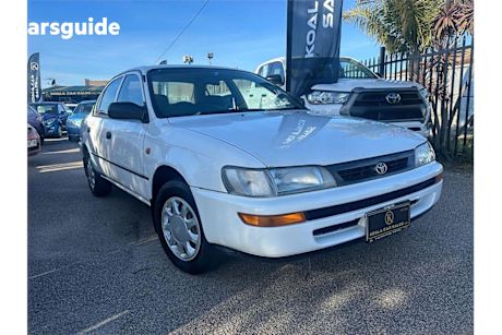 White 1998 Toyota Corolla Sedan CSI F
