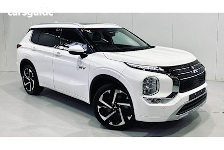 White 2022 Mitsubishi Outlander Wagon PHEV EXCEED 4X4