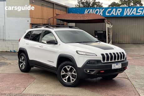 White 2015 Jeep Cherokee Wagon Trailhawk (4X4)