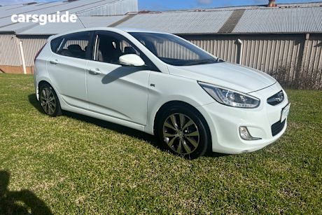 White 2014 Hyundai Accent Hatchback SR